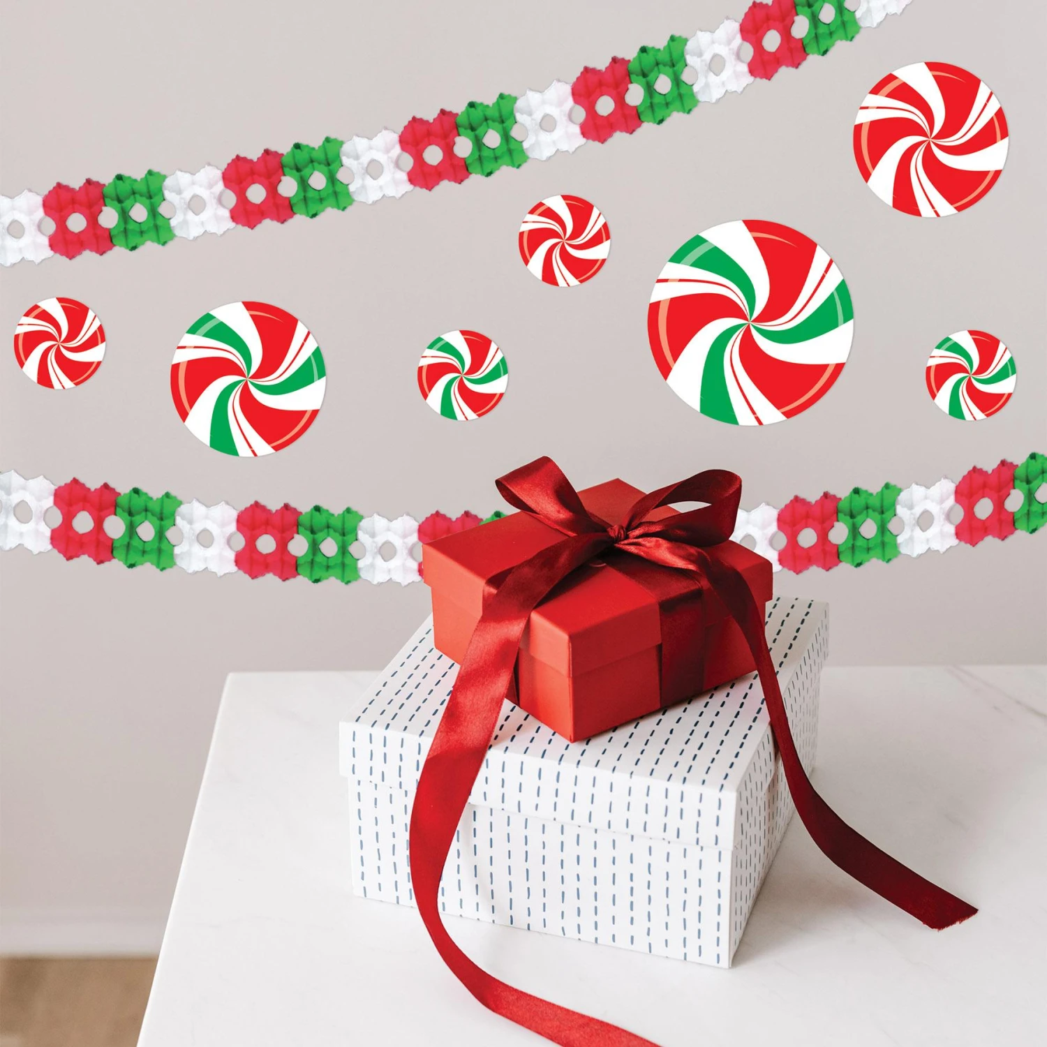 Fiesta Arcade Garland - Red - White - Green 2 Fiesta Arcade Garland - Red - White - Green - Image 2